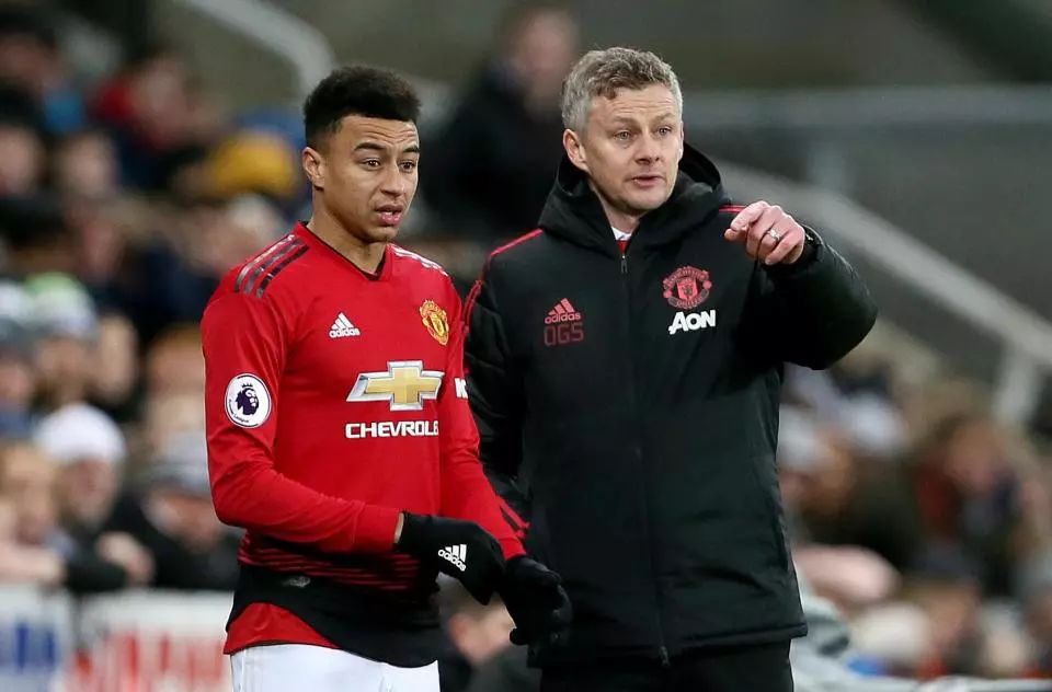 现在他与队 现在他与队